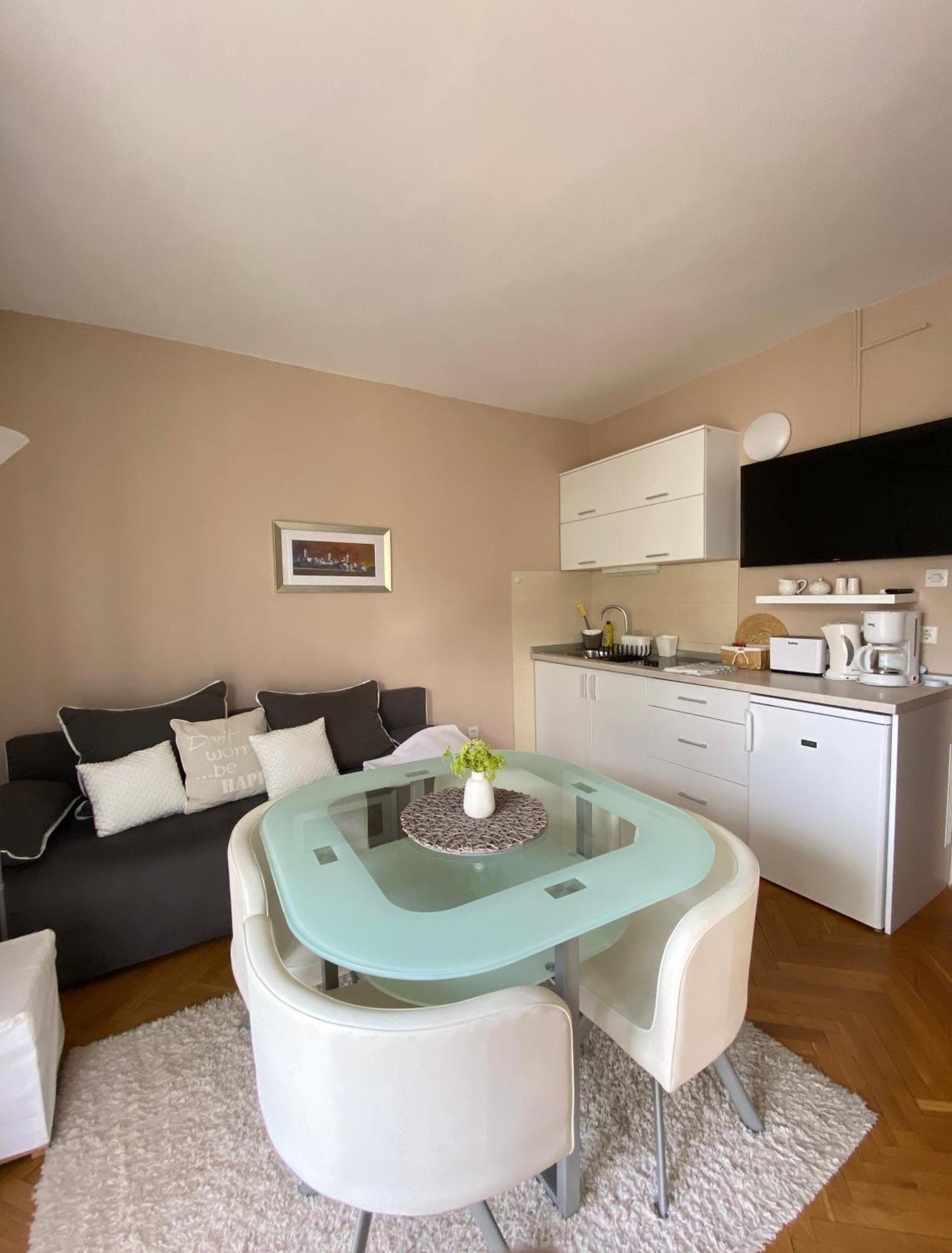 Banjol Apartments Flora 2 מראה חיצוני תמונה