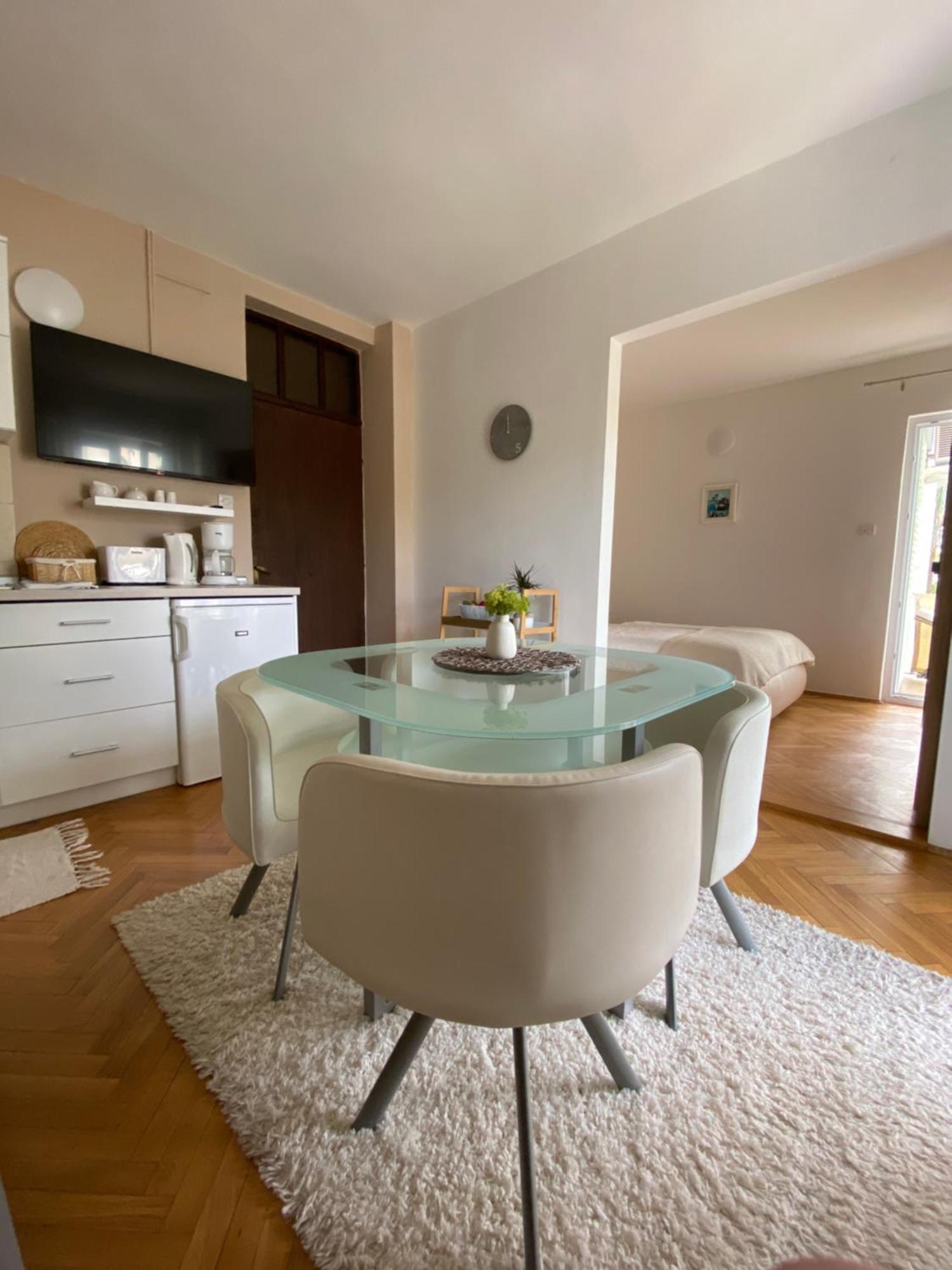 Banjol Apartments Flora 2 מראה חיצוני תמונה